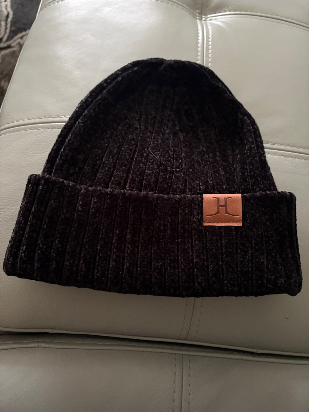 Men's Black Ribbed Beanie with Leather Logo Patch